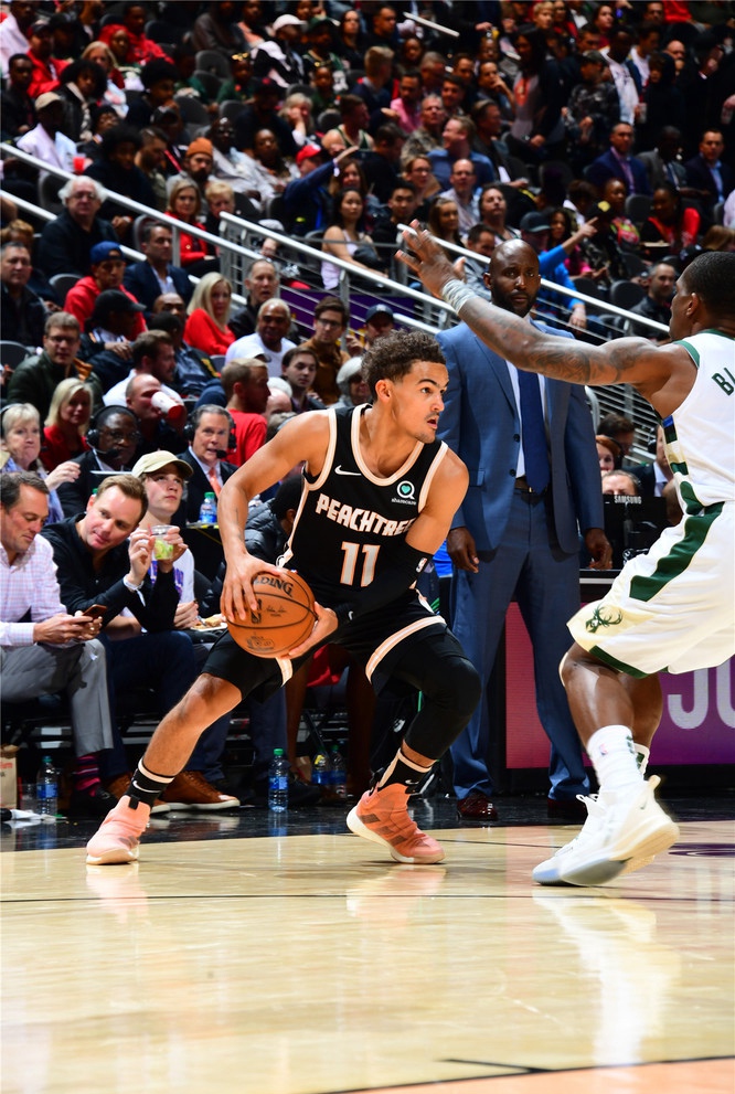 与阿尔卡拉 与阿尔卡拉