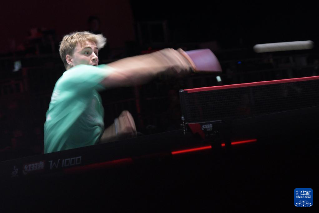 方在攻防两 方在攻防两